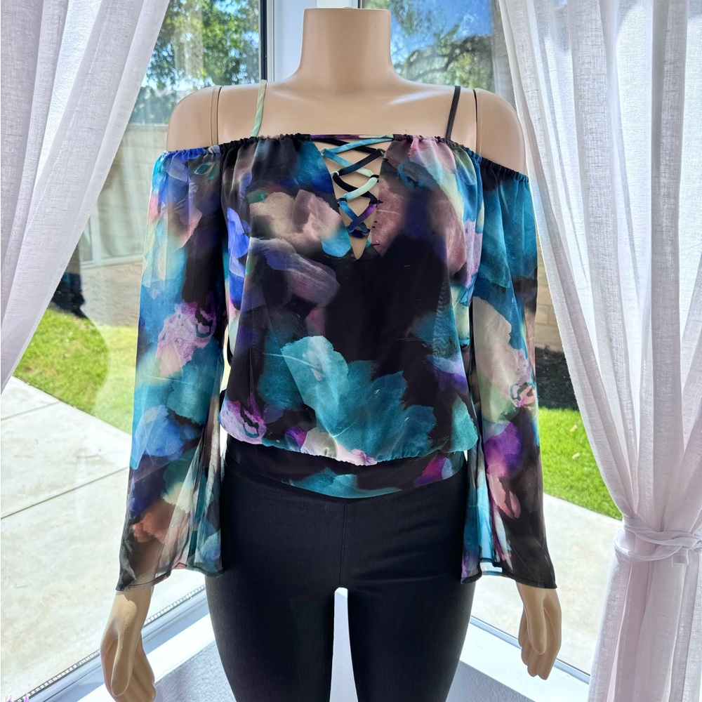 Bebe Blouse Women’s Small S Floral Long Sleeves Cold Shoulder Cutout Colorful